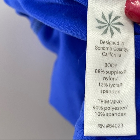 Athleta Relay Reflective Crop Capri Legging Size Medium - Picture 13 of 14